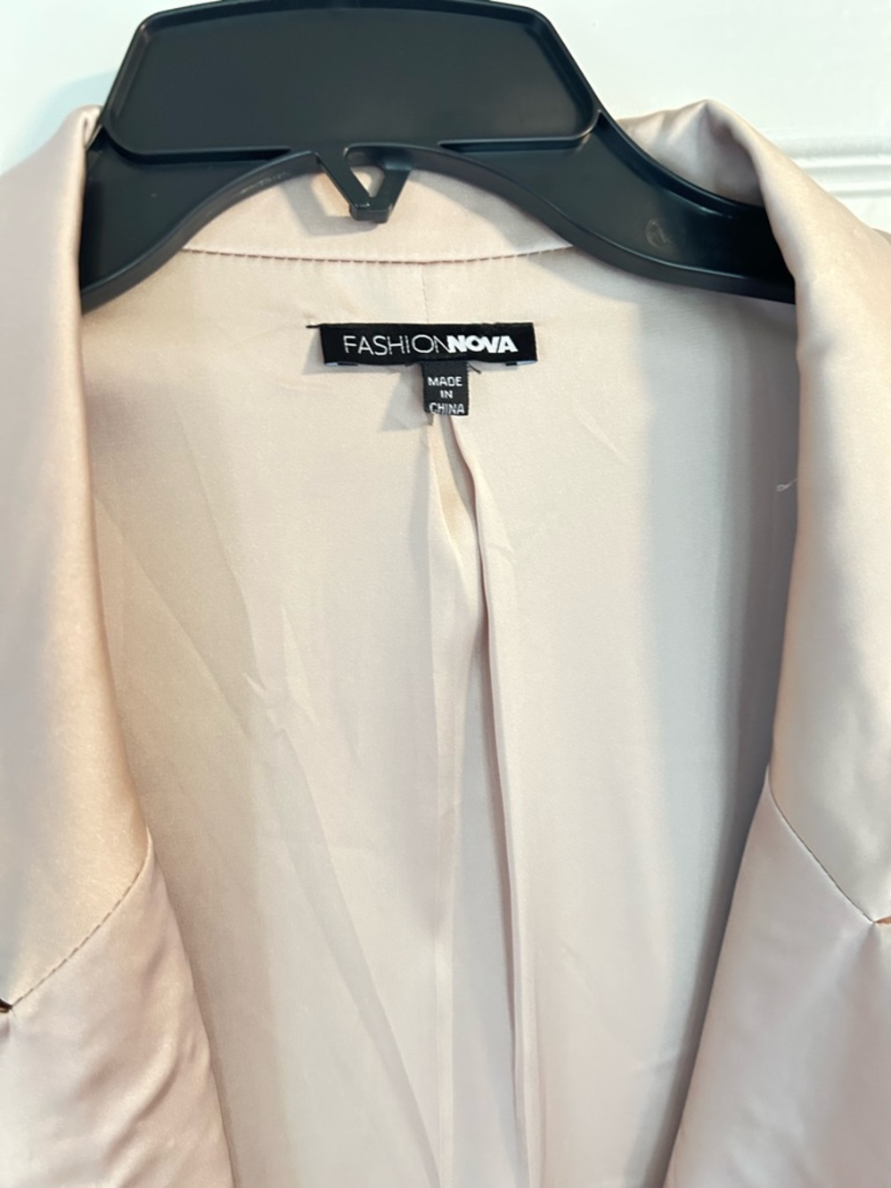 Fashion Nova Women's Light Cream Satin Blazer & Pants!